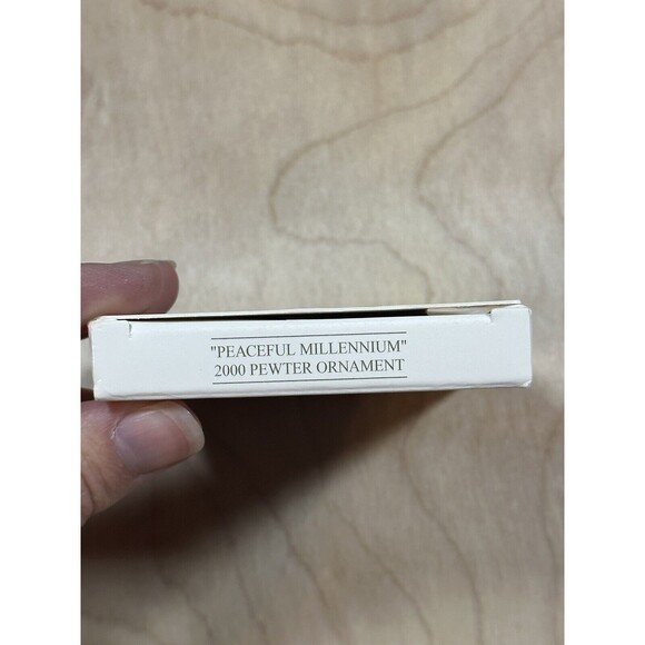 2000 AVON VINTAGE PEACEFUL MILLENNIUM PEWTER ORNAMENT WITH ORIGINAL BOX! - Picture 4 of 4